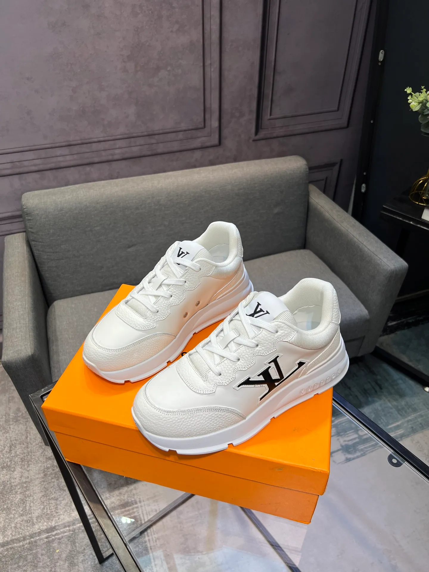 Men's shoes 💰640 LV | Louis Vuitton 2025𝐬𝐬 New spring and summer styles for couples, men's styles come out first. The counter features the latest casual shoes. Hard goods are new🆕 ❥Purchase level! Full of high-end feel! A popular model among bloggers at home and abroad, it’s retro and fashionable and looks amazing on your feet! Wear a lot of happiness! Mainly recommended model on the official website★ ▪️Upper: Original custom-made imported calfskin fabric ▪️Inner lining: breathable gauze imported from Italy ▪️Outsole: rubber foam ➕tpu high-end outsole ▪️Shoe size: 36-44 (customized for 45 and 46)